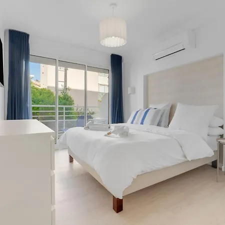 2-bedroom Royal Beach, A 2minutes De La Apartment Cannes