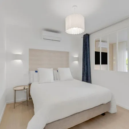 Apartment 2-bedroom Royal Beach, A 2minutes De La Cannes