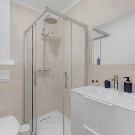 2-bedroom Royal Beach, A 2minutes De La Apartment *