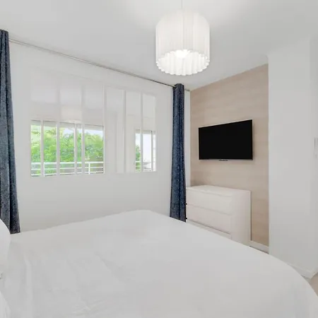 2-bedroom Royal Beach, A 2minutes De La *